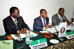 Le Président de la Commission de la Cedeao Désiré Kadré Ouedraogo avec Charles koffi Diby, le ministre d’Etat, ministre des Affaires étrangères de Côte d’Ivoire et le Ministre de l'intégration Ally Coulibaly à l'ouverture Le Président de la Commission de la Cedeao Désiré Kadré Ouedraogo avec Charles koffi Diby et la Ministre de l'intégrationAlly Coulibaly à l'ouverture