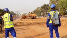 Des angents de SOGEMA-SATOM sur un chantier à Lomé.