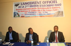 la table d'honneur au lancement officiel.